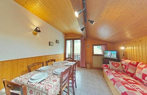 Le Grand-Bornand Apartment | Appartement ensoleillé 2 étoiles, 6 couchages, proche pistes, balcon sud, navette ski - FR-1-241-94