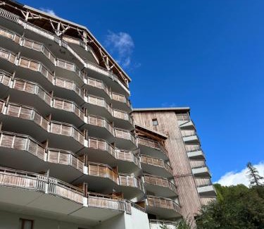 Isola Apartment | Appartement familial pour 5 personnes, grande terrasse sud, vue panoramique, soleil, calme havre de paix et de détente
