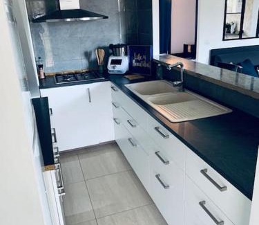 La Chapelle-en-Serval Apartment | Appartement proche Astérix, Chantilly, CDG, piscine 15 Juin au 30 Aout