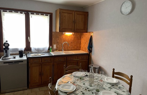 La Tour-dʼAuvergne Apartment | Appartement au Bord du lac 2 Chambres, Plein Pied Avec Terrasse