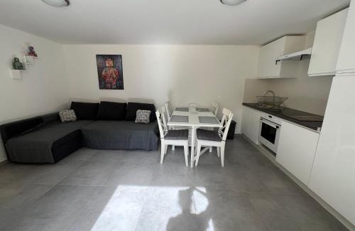 Thiais Apartment | Appartement gris moderne Paris et aéroport Orly