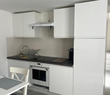 Thiais Apartment | Appartement gris moderne Paris et aéroport Orly