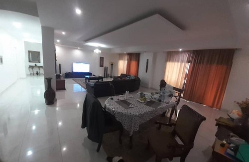 Point E Apartment | Appartement meublé F4