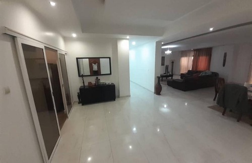 Point E Apartment | Appartement meublé F4