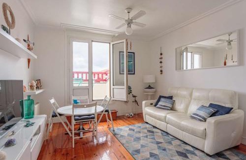 Hendaye Apartment | Appartement moderne à 75m de la plage avec balcon et wifi - FR-1-2-433