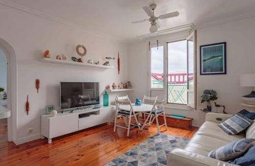 Hendaye Apartment | Appartement moderne à 75m de la plage avec balcon et wifi - FR-1-2-433