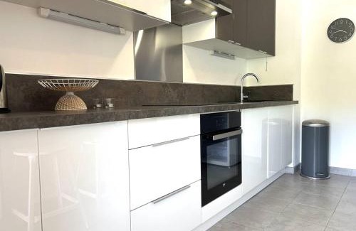 Cavaliere Apartment | Appartement moderne avec terrasse, climatisation, à 200m de la plage - 6 couchages, parking inclus - FR-1-251-826