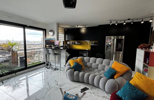 Pere Lachaise Apartment | Appartement Paris Avec vu sur Toute la Capitale