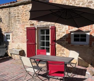 Le Poire-sur-Vie Apartment | Appartement pierres apparentes