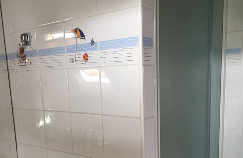 Brech Apartment | Appartement Spacieux et Confortable Avec Jardin Privatif