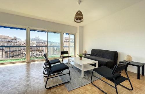 6th Arrondissement Apartment | Appartement Spacieux - Vue Notre-Dame de la Garde - Les Freres de la Loc'