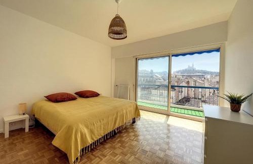 6th Arrondissement Apartment | Appartement Spacieux - Vue Notre-Dame de la Garde - Les Freres de la Loc'