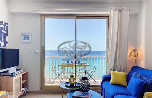 Cavaliere Beach Apartment | Appartement T2 vue mer, pieds dans l'eau avec accès direct à la plage de Cavalière - LE LAVANDOU