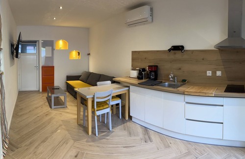 Anatole France Apartment | Appartement Terrasse Proche Centre et Canal