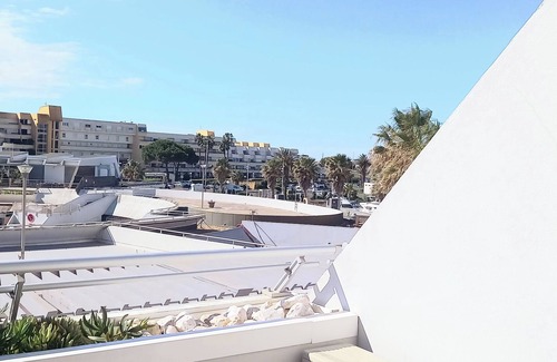 Naturist Village Apartment | Appartement Tres Lumineux Environ 37 m2 + 2 Terrasses 13+ 6 m2, vue Port Ambonne