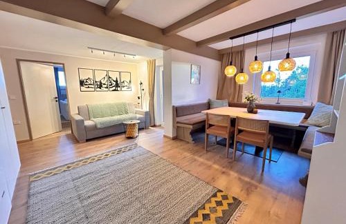 Kanzelhohe Apartment | Appartement Wolke7 byTILLY - Im Skigebiet Gerlitzen auf 1500m Seehöhe - familienfreundliche 3 Zimmer Wohnung - Hallenbad im Haus - moderne Küche mit Vollausstattung - Balkon - traumhafte Aussicht über ganz Kärnten - himmlisch bequeme Boxspringbetten