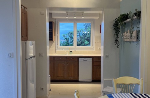 Ciboure Apartment | Appartment with sea view terrace located on the ground floor of a Basque house