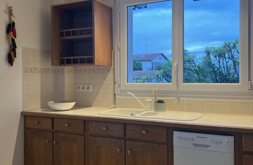 Ciboure Apartment | Appartment with sea view terrace located on the ground floor of a Basque house