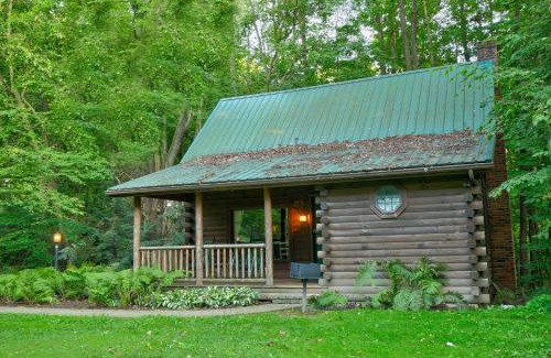 Millersburg House | Apple Blossom Cabin by Amish Country Lodging