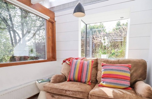Rendcomb Cottage | APPLE COTTAGE, romantic, with a garden in Chedworth