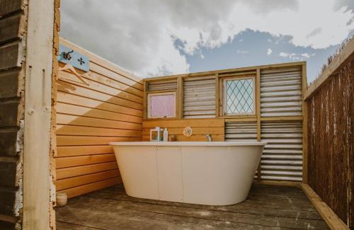 Richmond House | Appleby House & Rabbit Island Huts