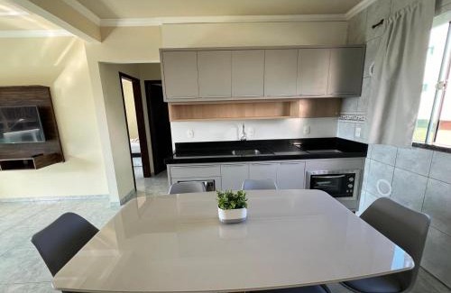 Canto Grande Apartment | Aprecie Mariscal Nesta Hospedagem a 150 M do Mar - V4