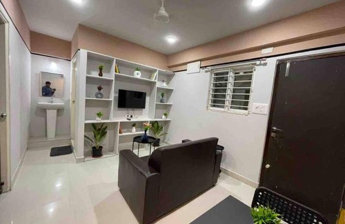 Kondapur Apartment | Apricot: 1bhk Humble Abode in Botanical Gardens