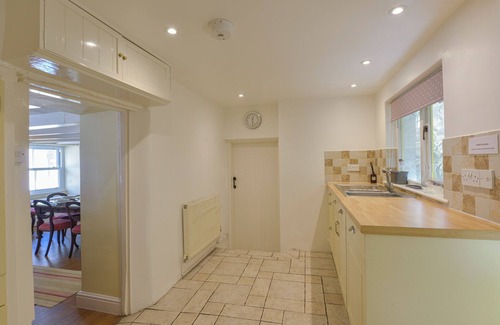 Coverack Cottage | APRIL COTTAGE, pet friendly, country holiday cottage in Coverack