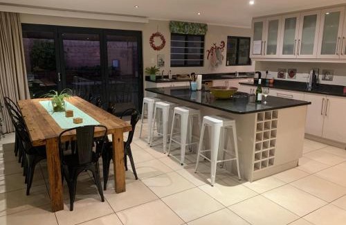 Howick Apartment | April House