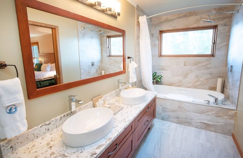 Quadra Island Resort | April Point Resort