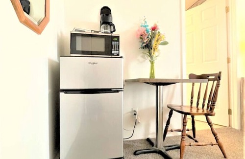 Paulding Apartment | Apt. 4 - Ensuite Bath, Roku, Fridge/Micro, Queen