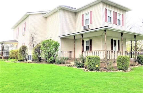 Paulding Apartment | Apt. 4 - Ensuite Bath, Roku, Fridge/Micro, Queen