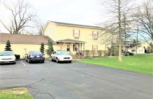 Paulding Apartment | Apt. 4 - Ensuite Bath, Roku, Fridge/Micro, Queen