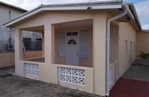 Blue Waters Apartment | Apt 5. Beautiful 2 bedroom apartment, close to restaurants and Accra beach.