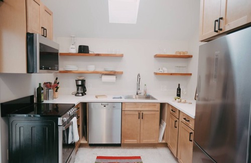 University District Apartment | Apt. #6 · Goldsmith's River Front Inn - Rock Creek Apartment