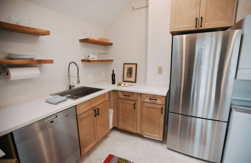 University District Apartment | Apt. #6 · Goldsmith's River Front Inn - Rock Creek Apartment