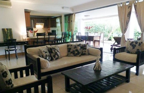 Punaauia Apartment | Apt Carlton Beach Tahiti by TAHITI VILLAS
