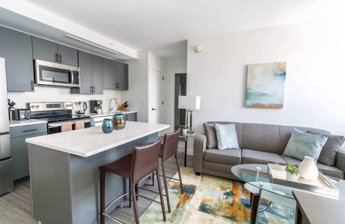 New Rochelle Apartment | Apt Close to Downtown with Gym