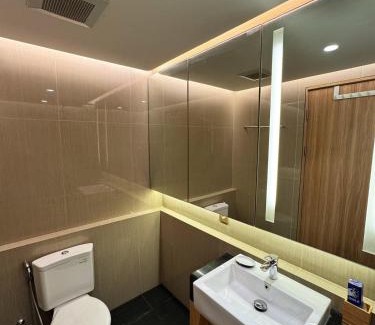 Pondok Aren Apartment | Apt Embarcadero 2BR with Netflix & Pool by Damaresa