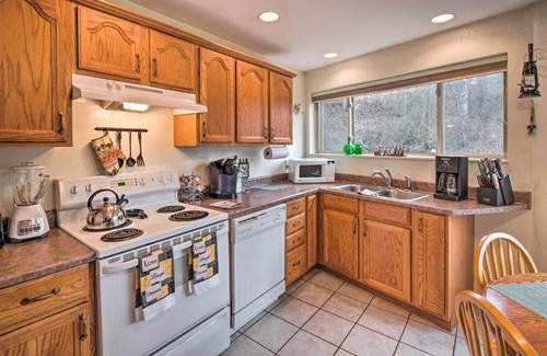 Burnsville Apartment | Apt in Pisgah Nat’l Forest! Fireplace + Mtn Views