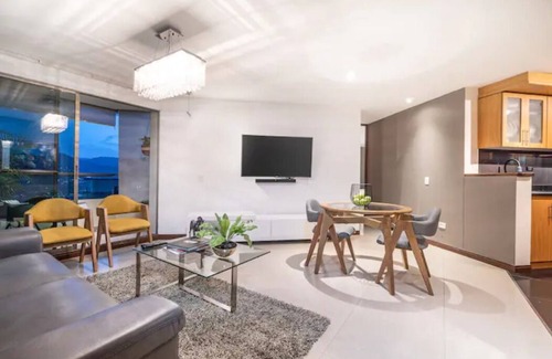 Los Naranjos Condo | Apt near el tesoro w/ wonderful view of the city