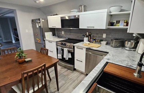 Walkerville Apartment | Apt Olde Walkerville, 2Bdr, with River views