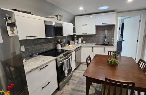 Walkerville Apartment | Apt Olde Walkerville, 2Bdr, with River views