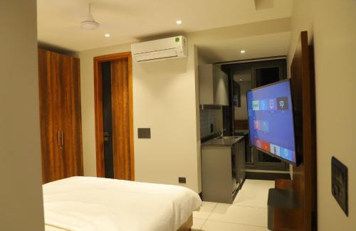 Lajpat Nagar Apartment | Apt# ONE-FOUR-TWO - with Lift - High Speed Wifi - Smart TV
