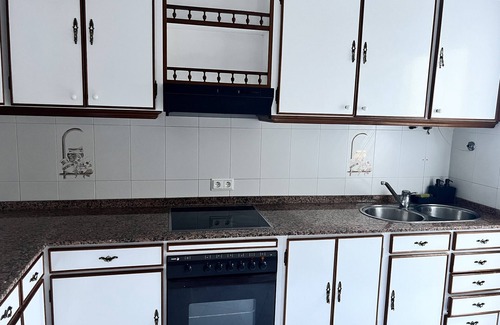 Quintans Apartment | Apt Sanxenxo one minute from the beach, views with garage and elevator. 8 pax