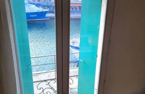 Sete Apartment | Apt T2 au 2ème Étage, Avec une vue Magnifique sur le Canal et le Mont St Clair