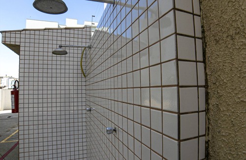 Praia Grande Hotel | Apto 22E ar condicionado e ventilador, 2 quartos, churrasqueira, elevador e piscina