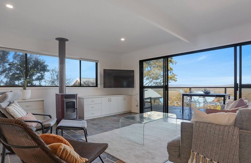 Merimbula House | Aqua La Vista - 4 Bedroom 3 Bathroom - Pet friendly house with views - 5+ nights