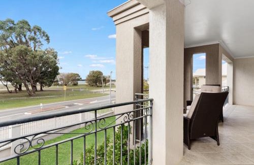Halls Head House | Aqua La Vista Mandurah