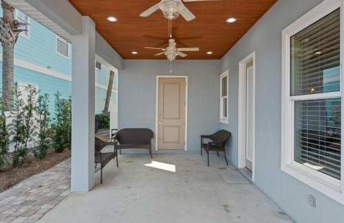 Emerald Waters Village House | Aquaholic